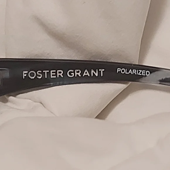 Foster grant sunglasses square shape grey tones but gold coloue at hinge - Picture 5 of 9